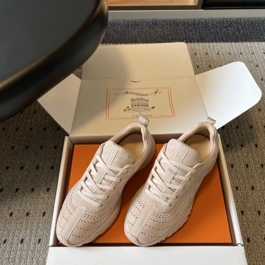 Hermès Casual Sports Sneakers in Suede Lambskin with TPU Sole
