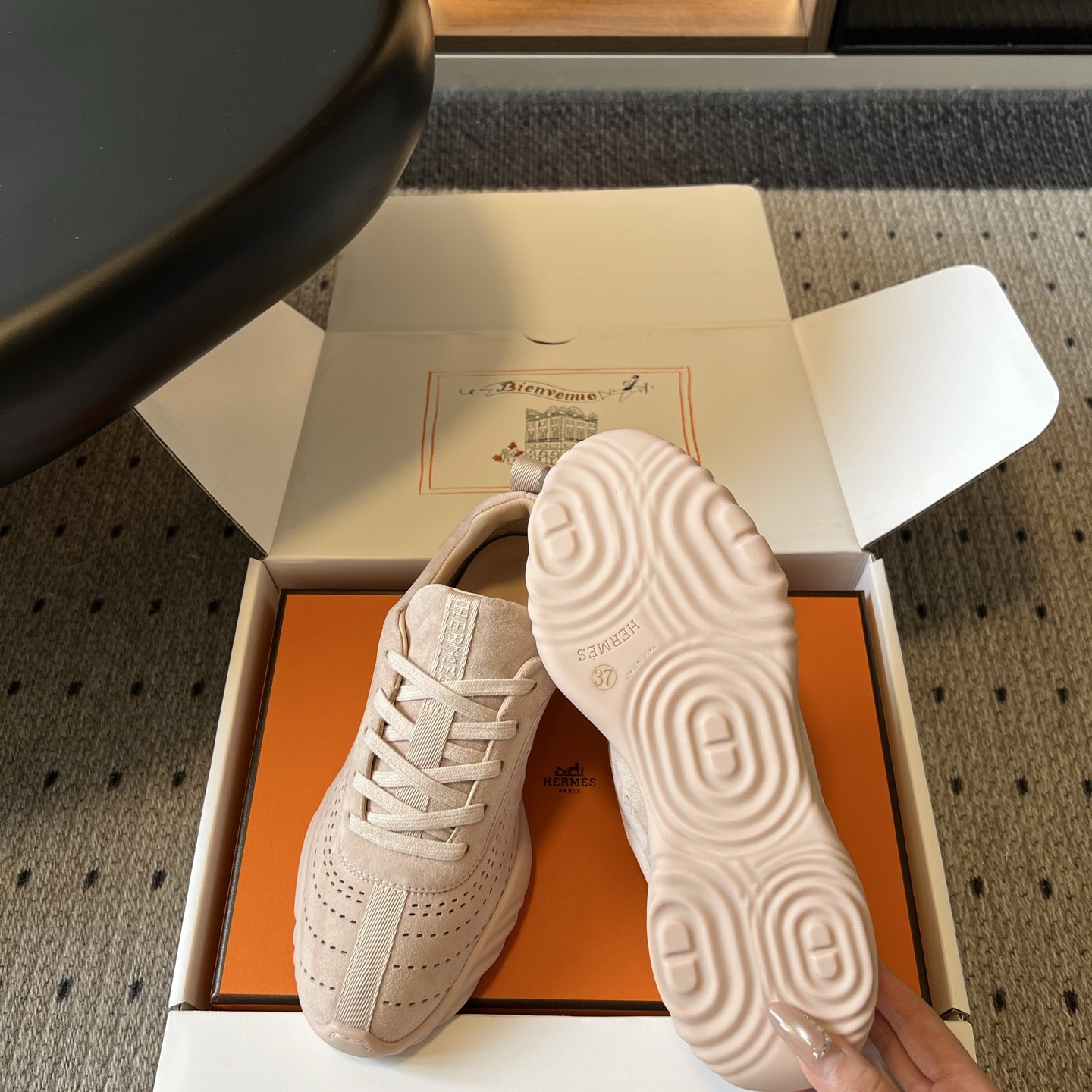 Hermès Casual Sports Sneakers in Suede Lambskin with TPU Sole
