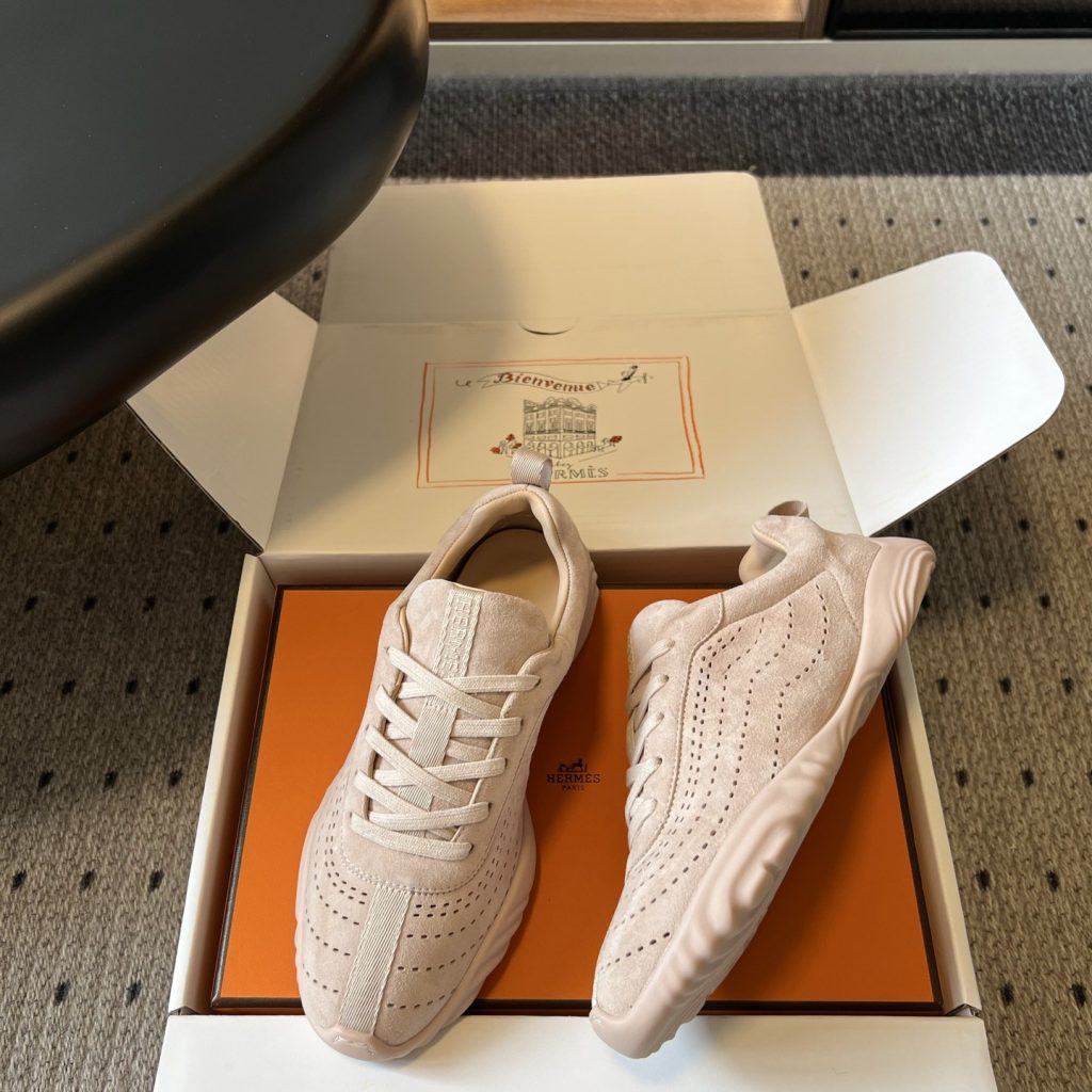 Hermès Casual Sports Sneakers in Suede Lambskin with TPU Sole
