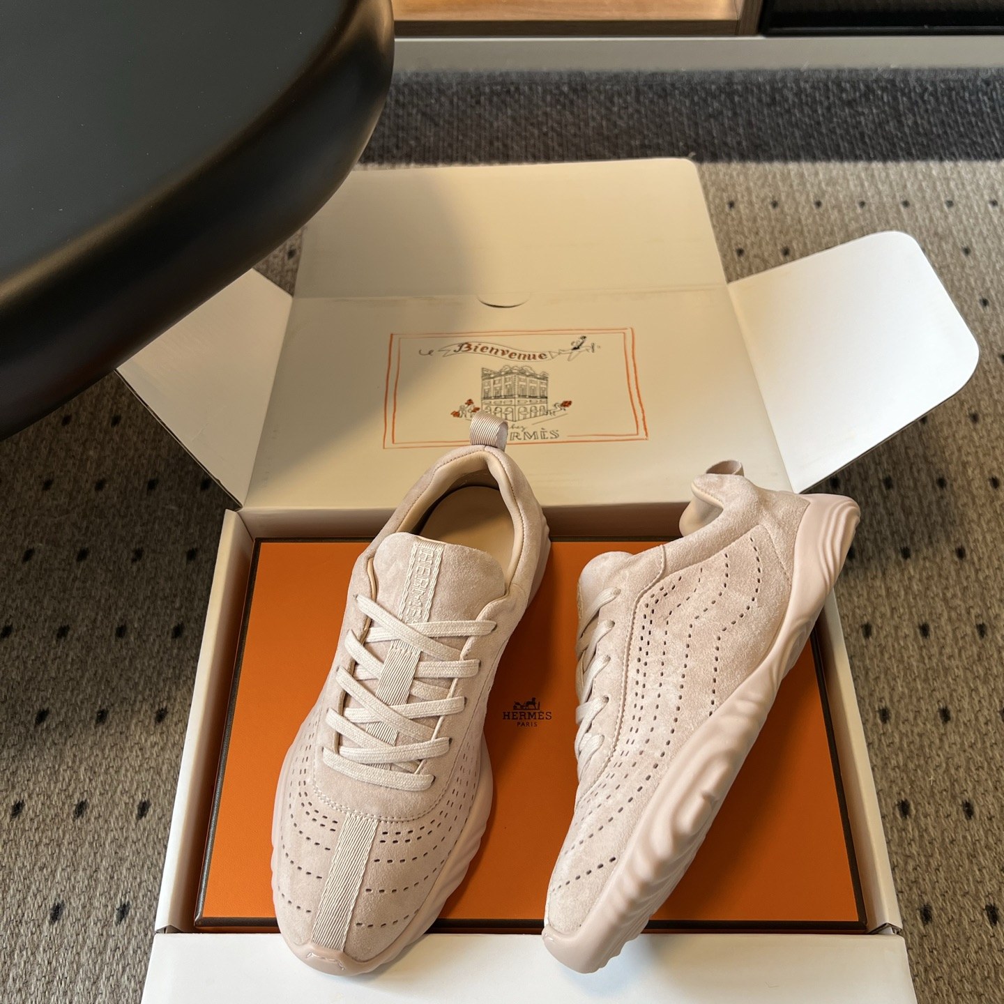 Hermès Casual Sports Sneakers in Suede Lambskin with TPU Sole