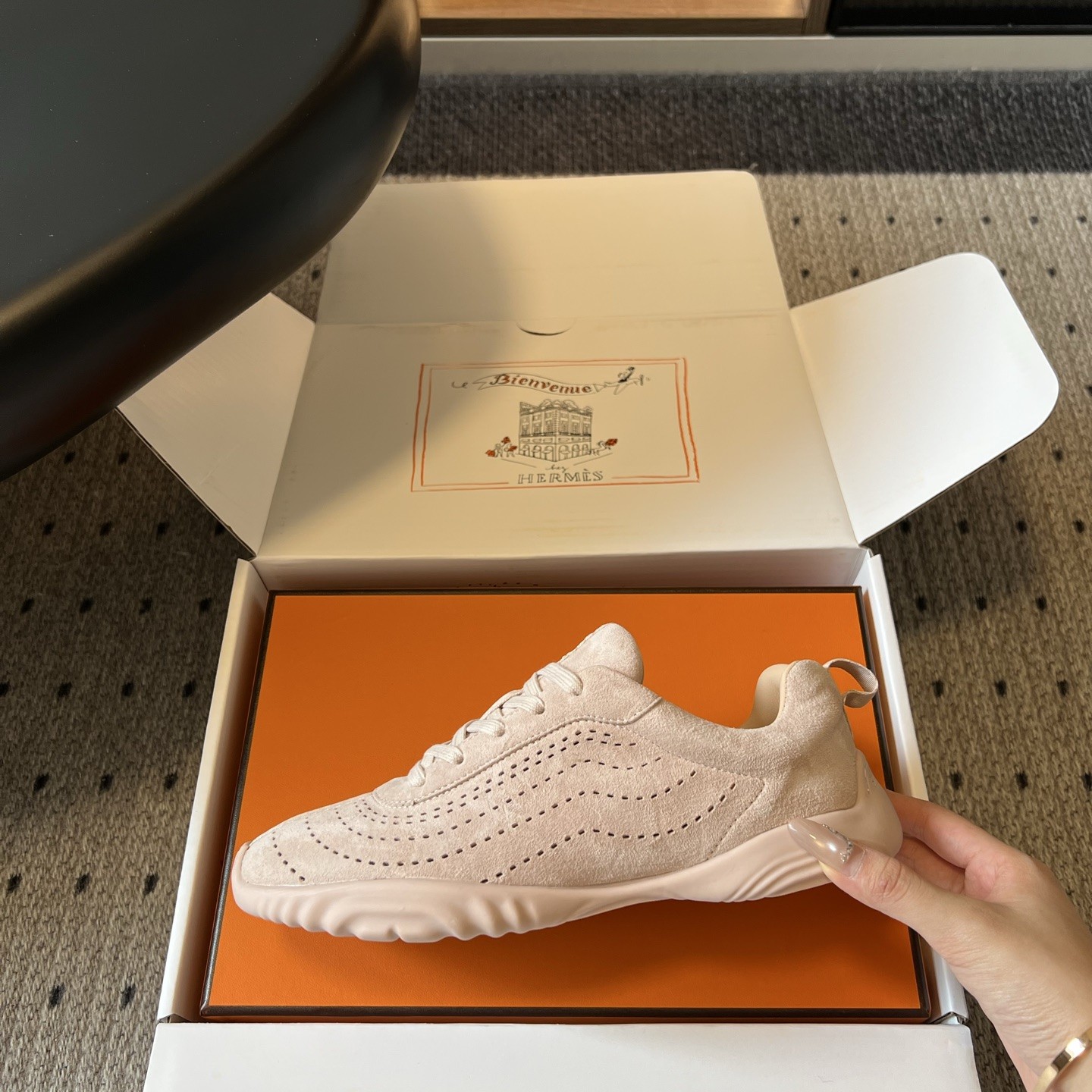 Hermès Casual Sports Sneakers in Suede Lambskin with TPU Sole