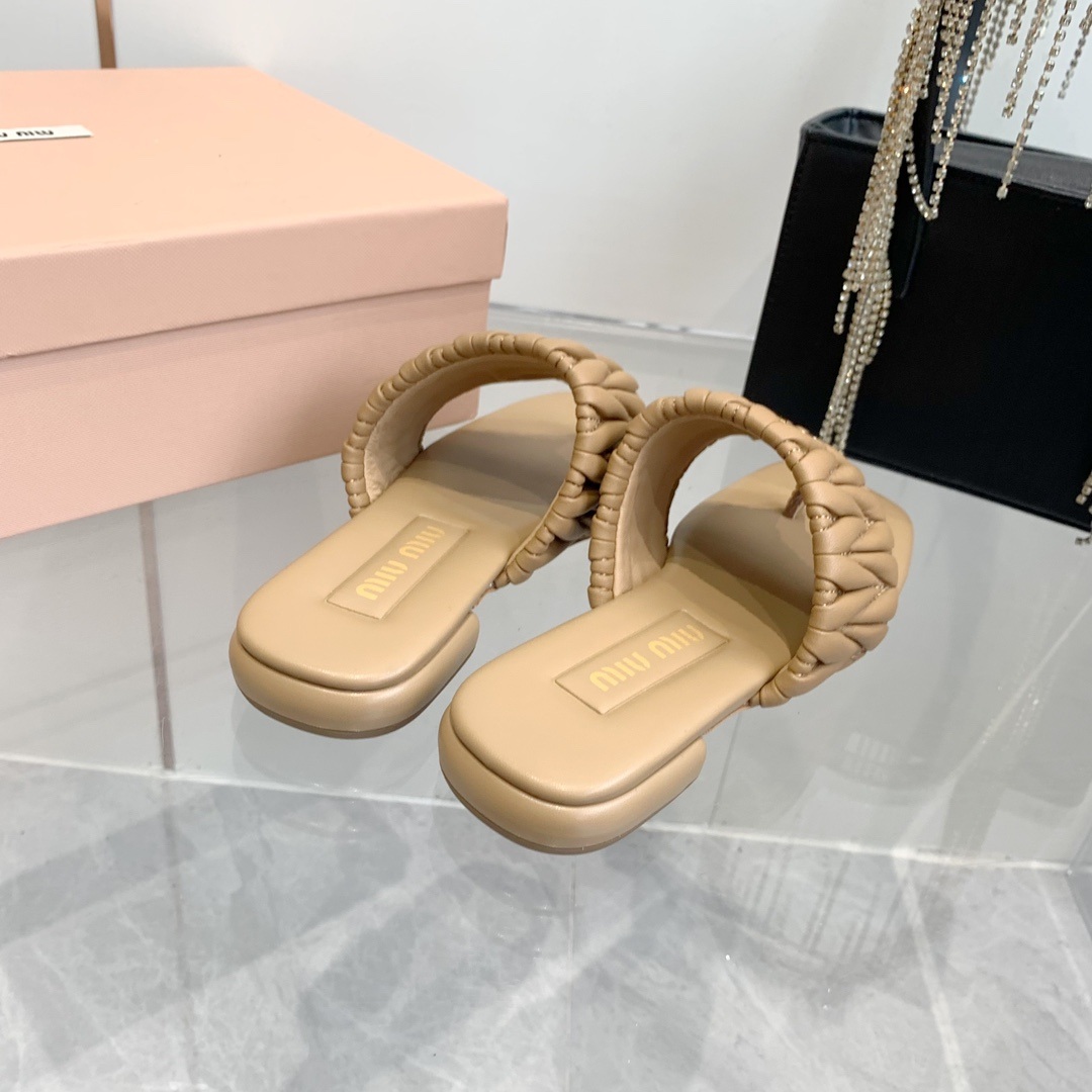 Miu Miu Quilted Flat Sandals in Lambskin with Italian Leather Sole
