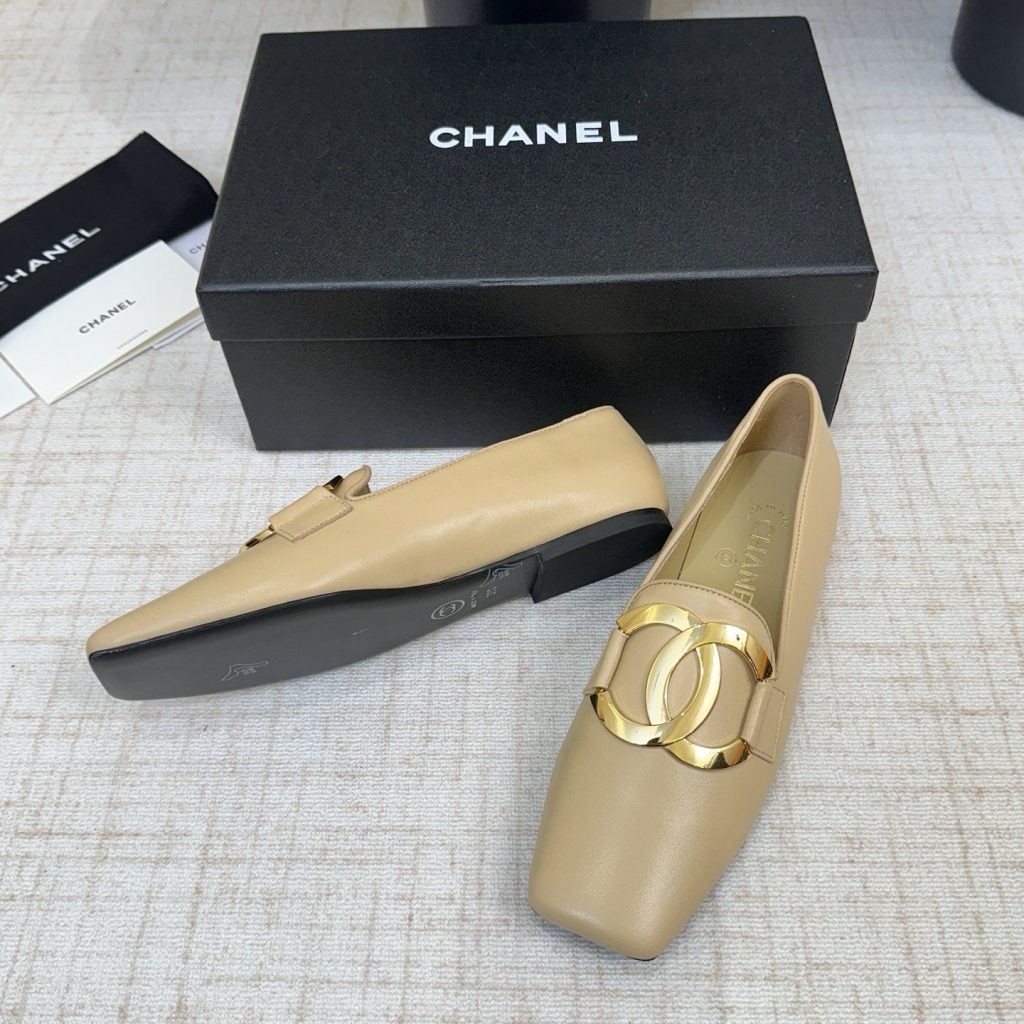 CHANEL Double C Metal Buckle Flat Single Shoes in Lambskin Patent with Italian Leather Sole