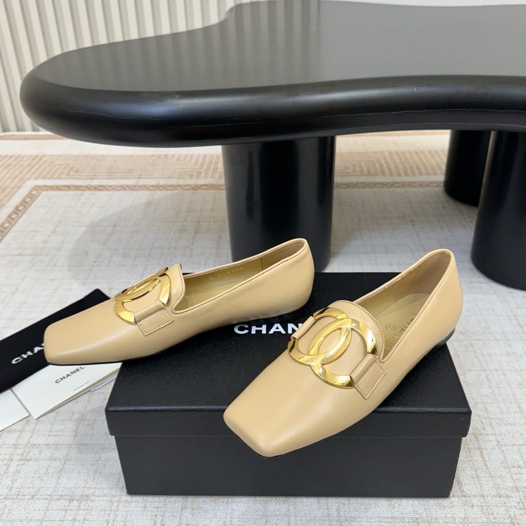 CHANEL Double C Metal Buckle Flat Single Shoes in Lambskin Patent with Italian Leather Sole