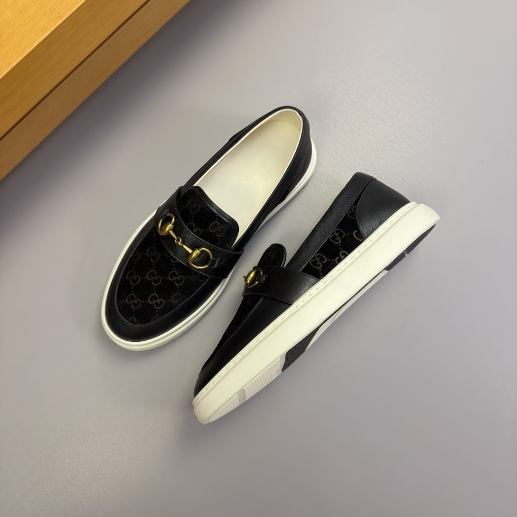 GUCCI Embossed Logo Casual Leather Sneakers Nappa Calfskin Reverse Suede TPU Molded Sole