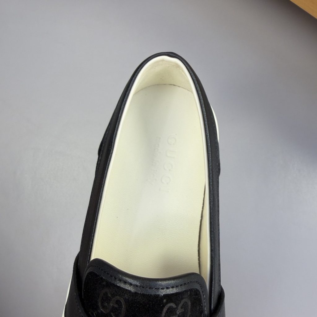 GUCCI Embossed Logo Casual Leather Sneakers Nappa Calfskin Reverse Suede TPU Molded Sole