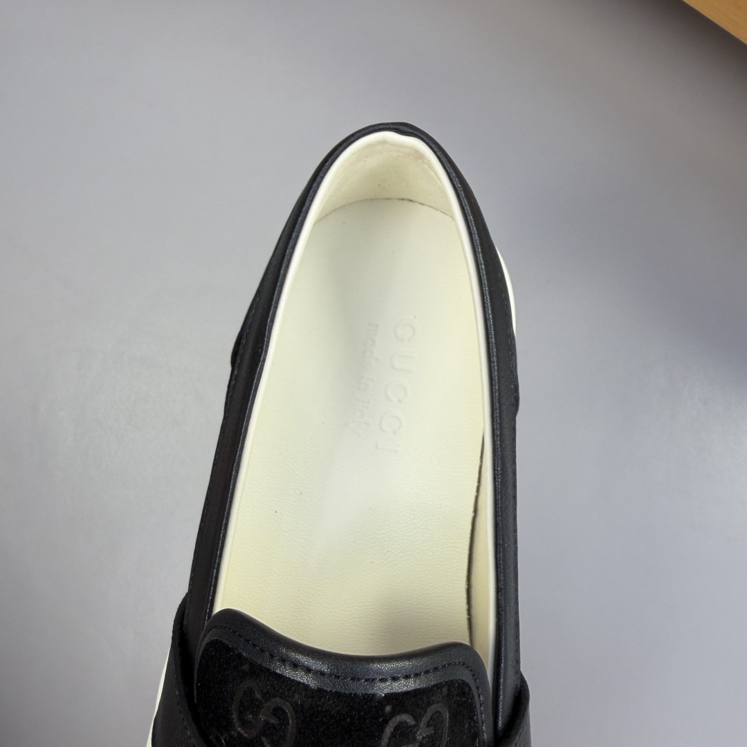 GUCCI Embossed Logo Casual Leather Sneakers Nappa Calfskin Reverse Suede TPU Molded Sole