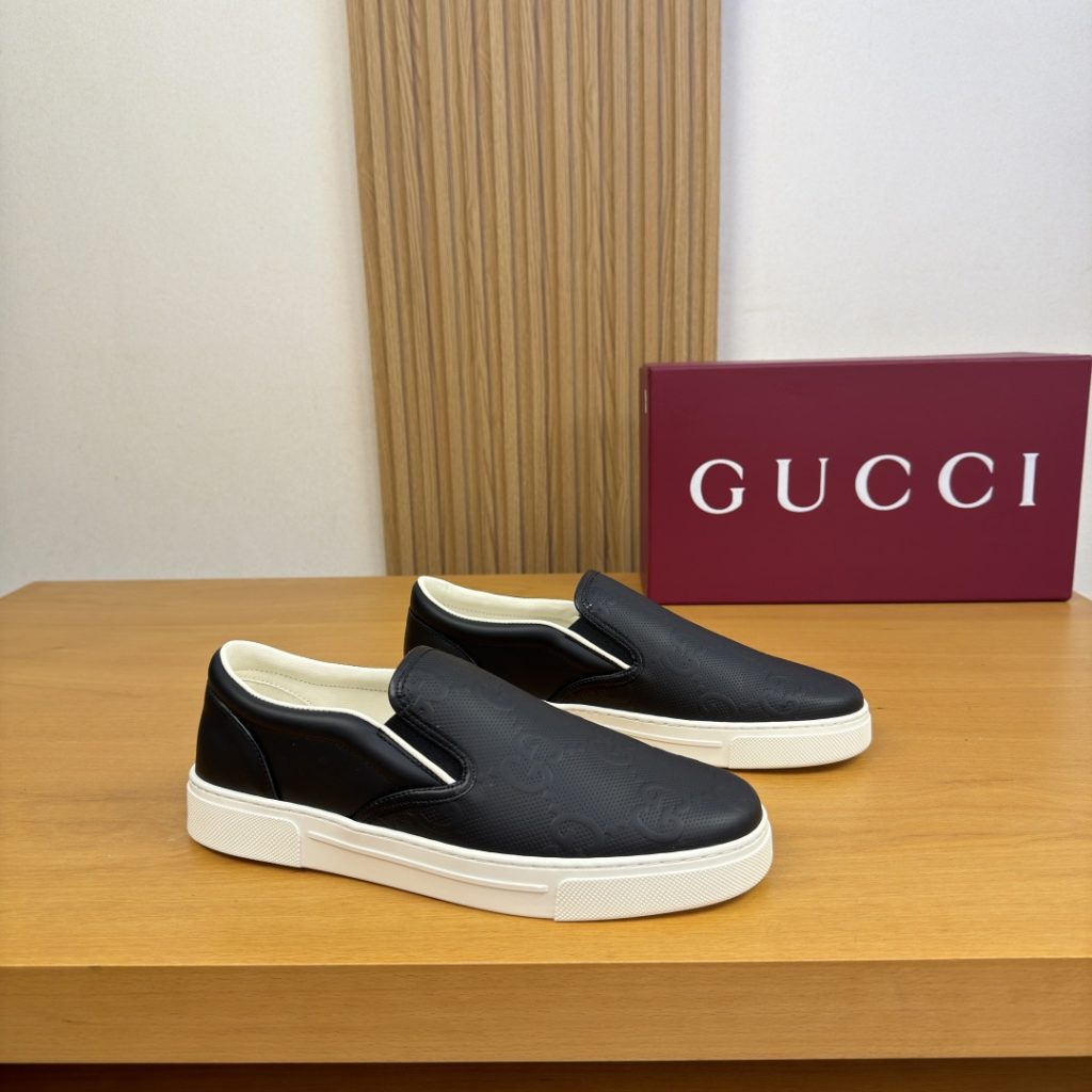 GUCCI Embossed Nappa Calfskin Casual Sneakers Water-Dyed Lambskin Lining TPR Outsole