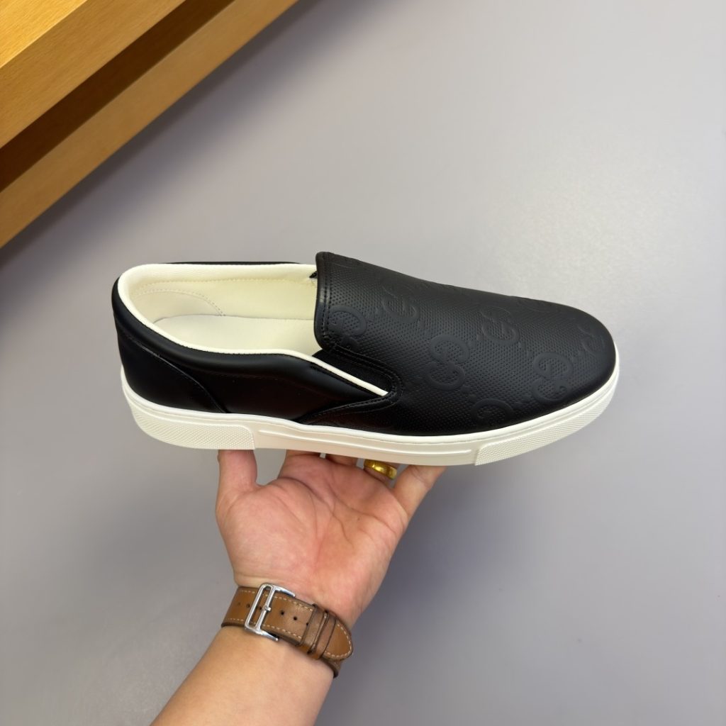 GUCCI Embossed Nappa Calfskin Casual Sneakers Water-Dyed Lambskin Lining TPR Outsole