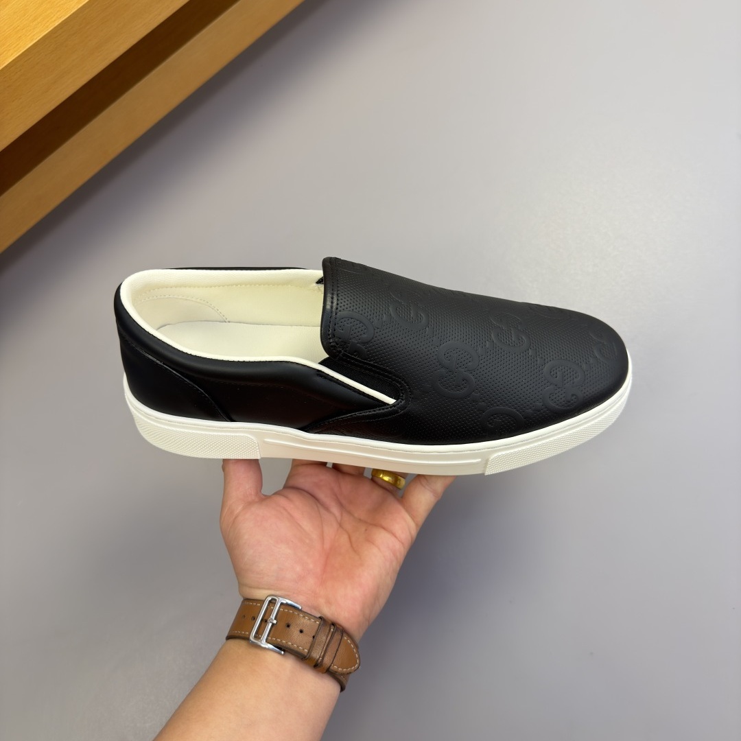 GUCCI Embossed Nappa Calfskin Casual Sneakers Water-Dyed Lambskin Lining TPR Outsole