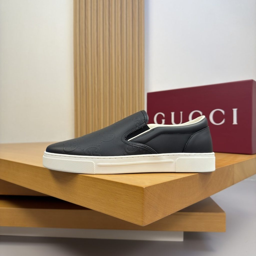 GUCCI Embossed Nappa Calfskin Casual Sneakers Water-Dyed Lambskin Lining TPR Outsole
