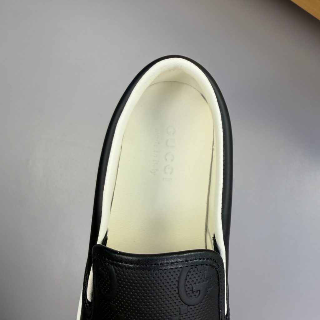 GUCCI Embossed Nappa Calfskin Casual Sneakers Water-Dyed Lambskin Lining TPR Outsole