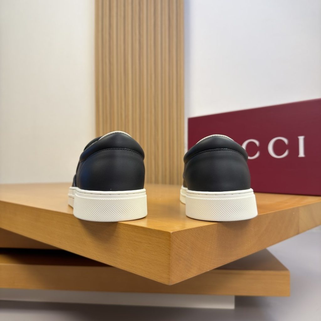 GUCCI Embossed Nappa Calfskin Casual Sneakers Water-Dyed Lambskin Lining TPR Outsole