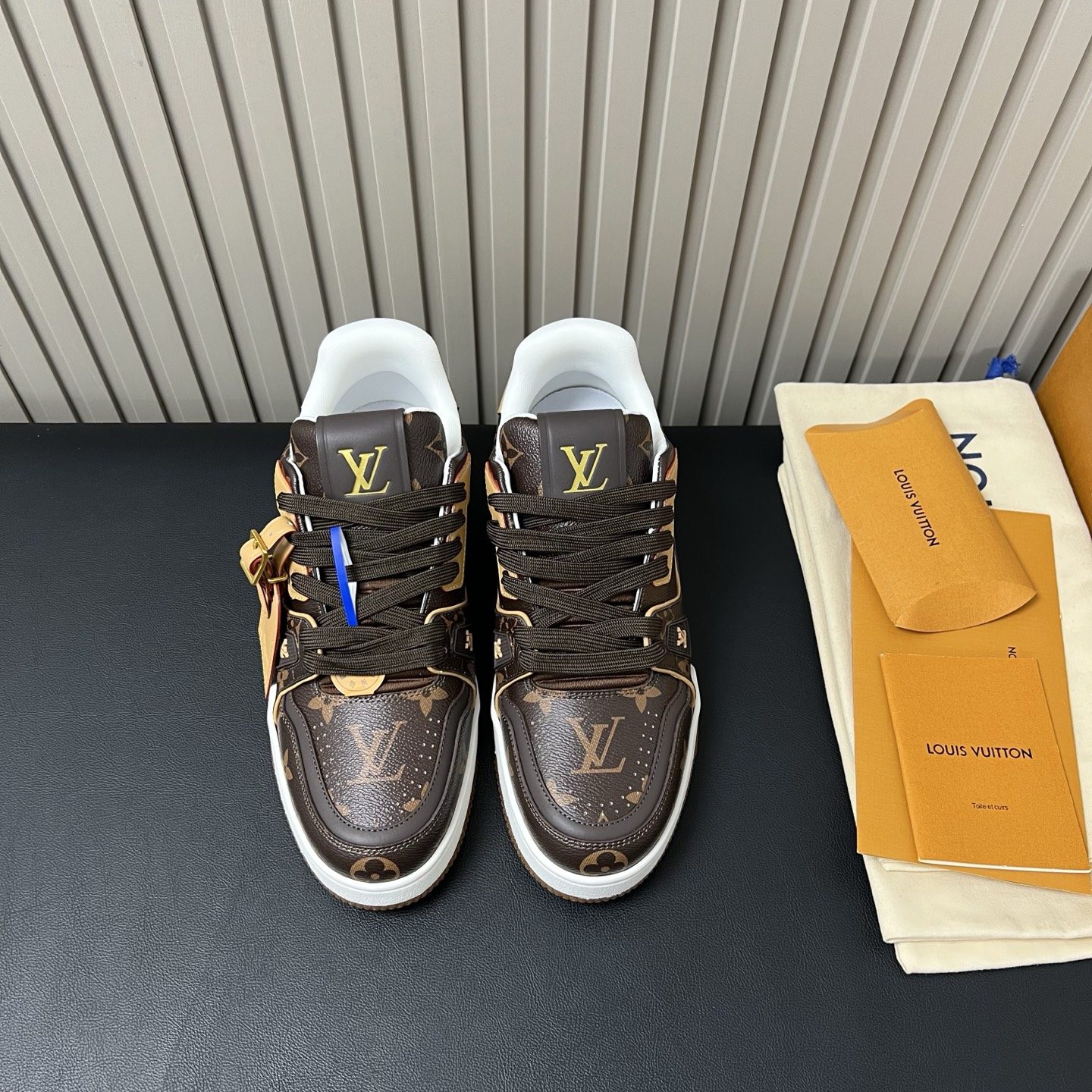 LOUIS VUITTON Sneakers in Premium Leather with Molded Rubber Outsole