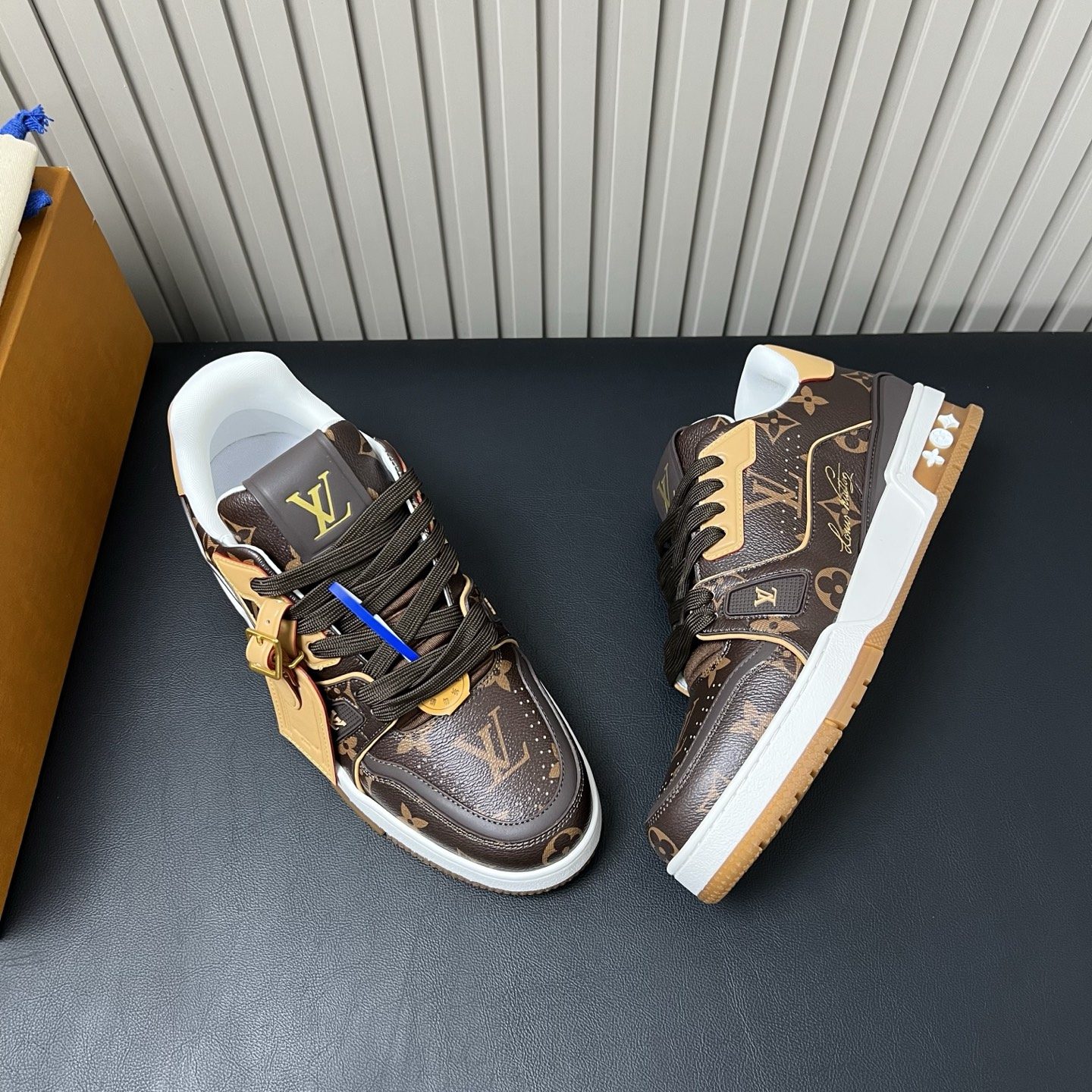 LOUIS VUITTON Sneakers in Premium Leather with Molded Rubber Outsole