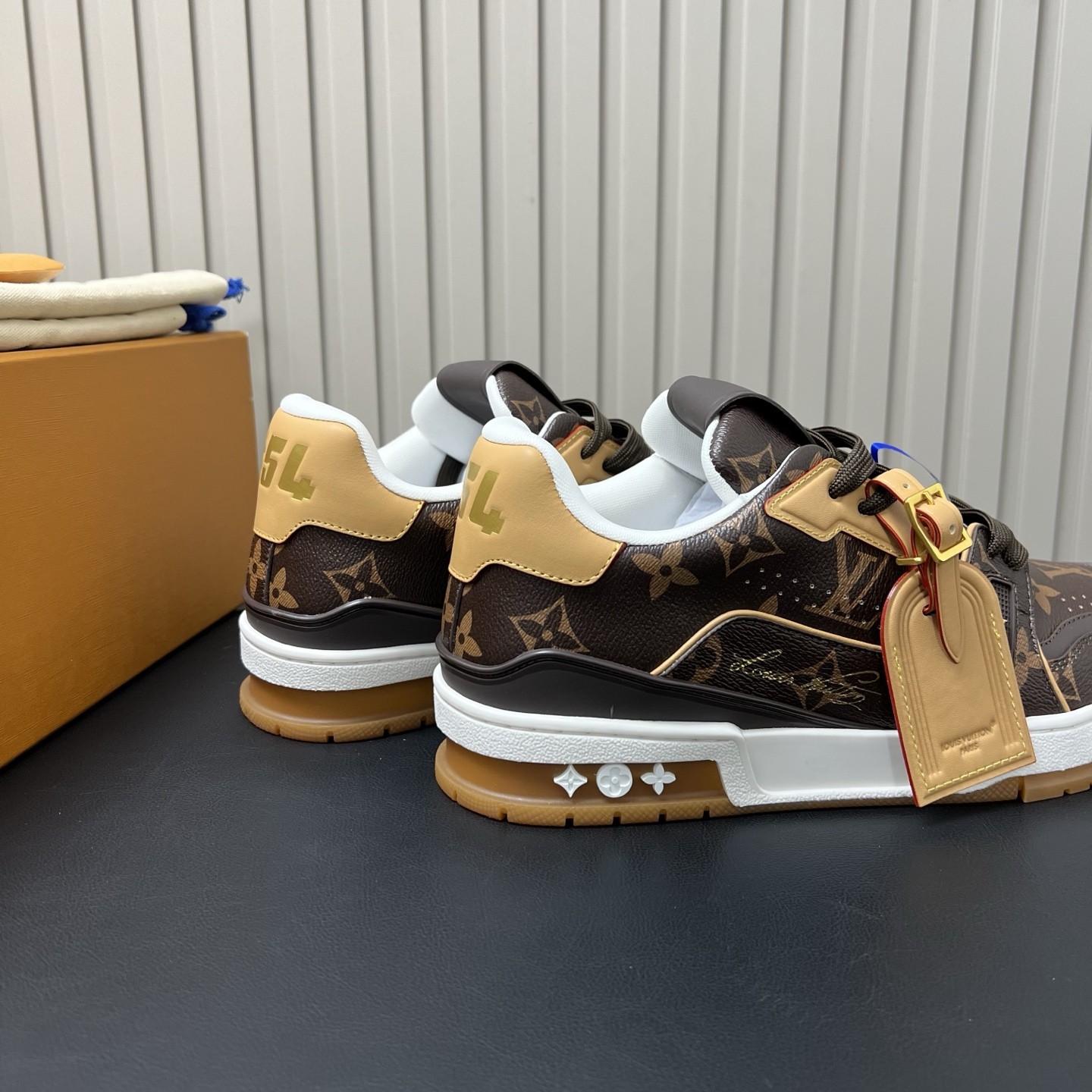 LOUIS VUITTON Sneakers in Premium Leather with Molded Rubber Outsole