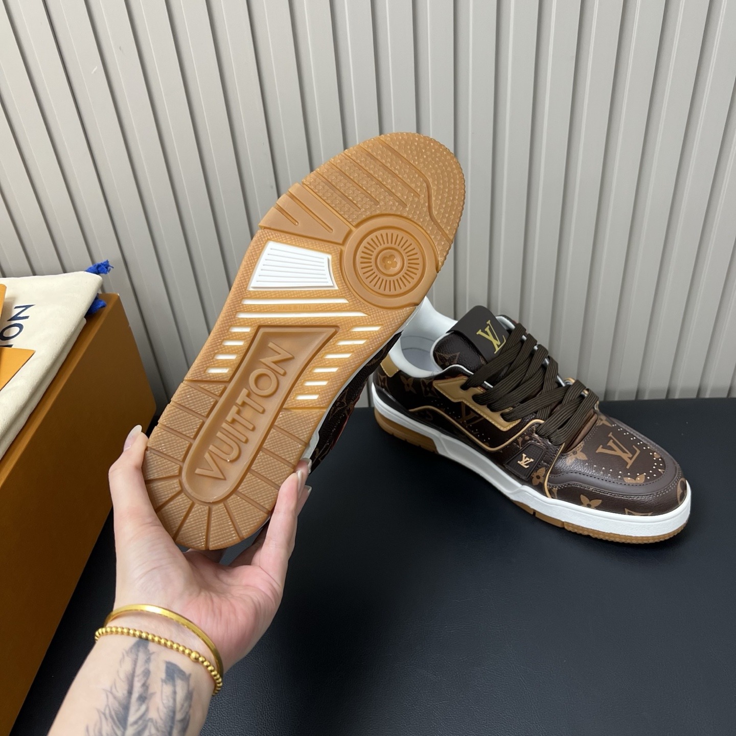 LOUIS VUITTON Sneakers in Premium Leather with Molded Rubber Outsole