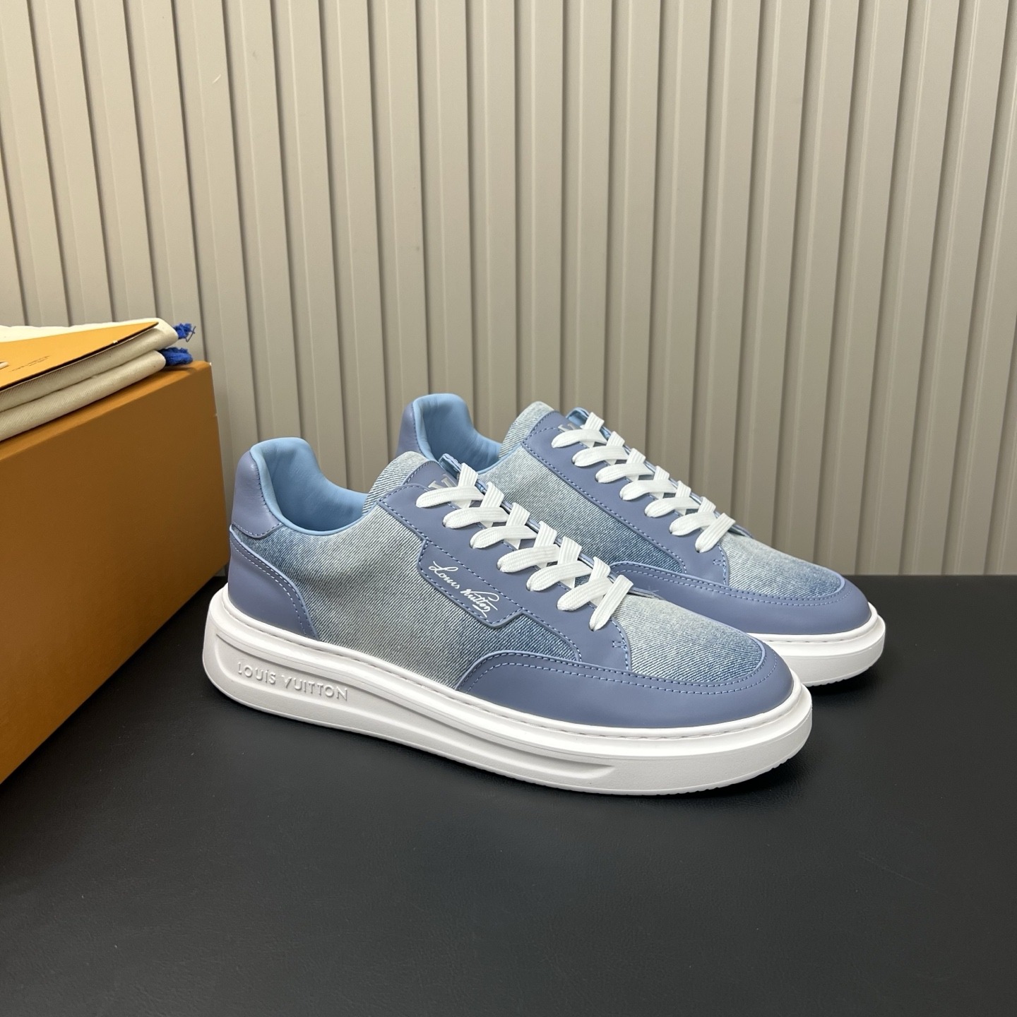 LOUIS VUITTON Sneakers in Premium Leather with Molded Rubber Outsole