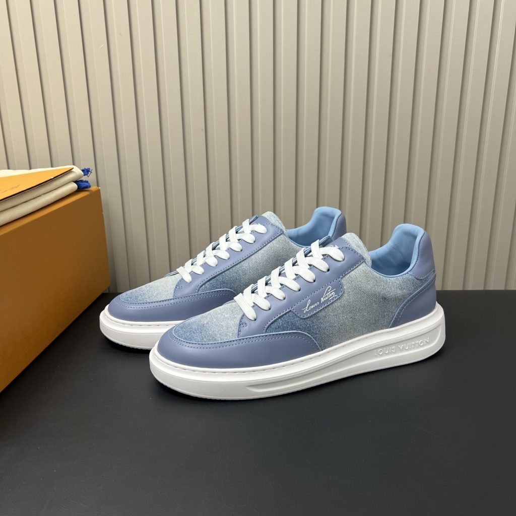 LOUIS VUITTON Sneakers in Premium Leather with Molded Rubber Outsole