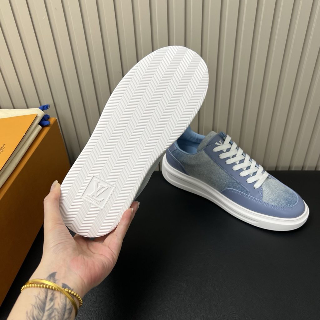 LOUIS VUITTON Sneakers in Premium Leather with Molded Rubber Outsole