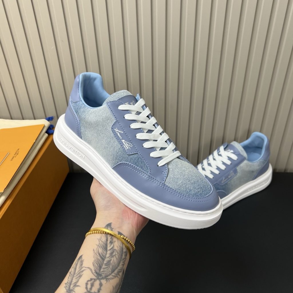 LOUIS VUITTON Sneakers in Premium Leather with Molded Rubber Outsole