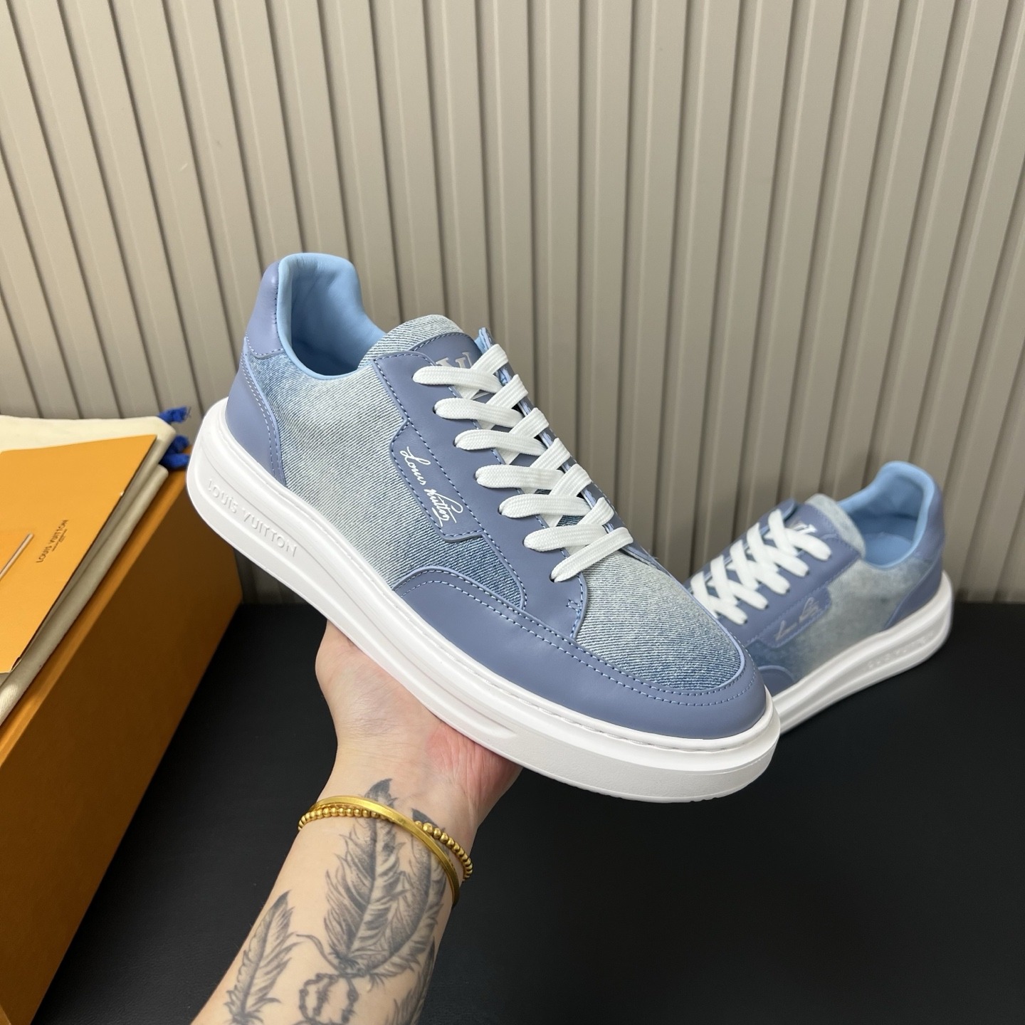 LOUIS VUITTON Sneakers in Premium Leather with Molded Rubber Outsole