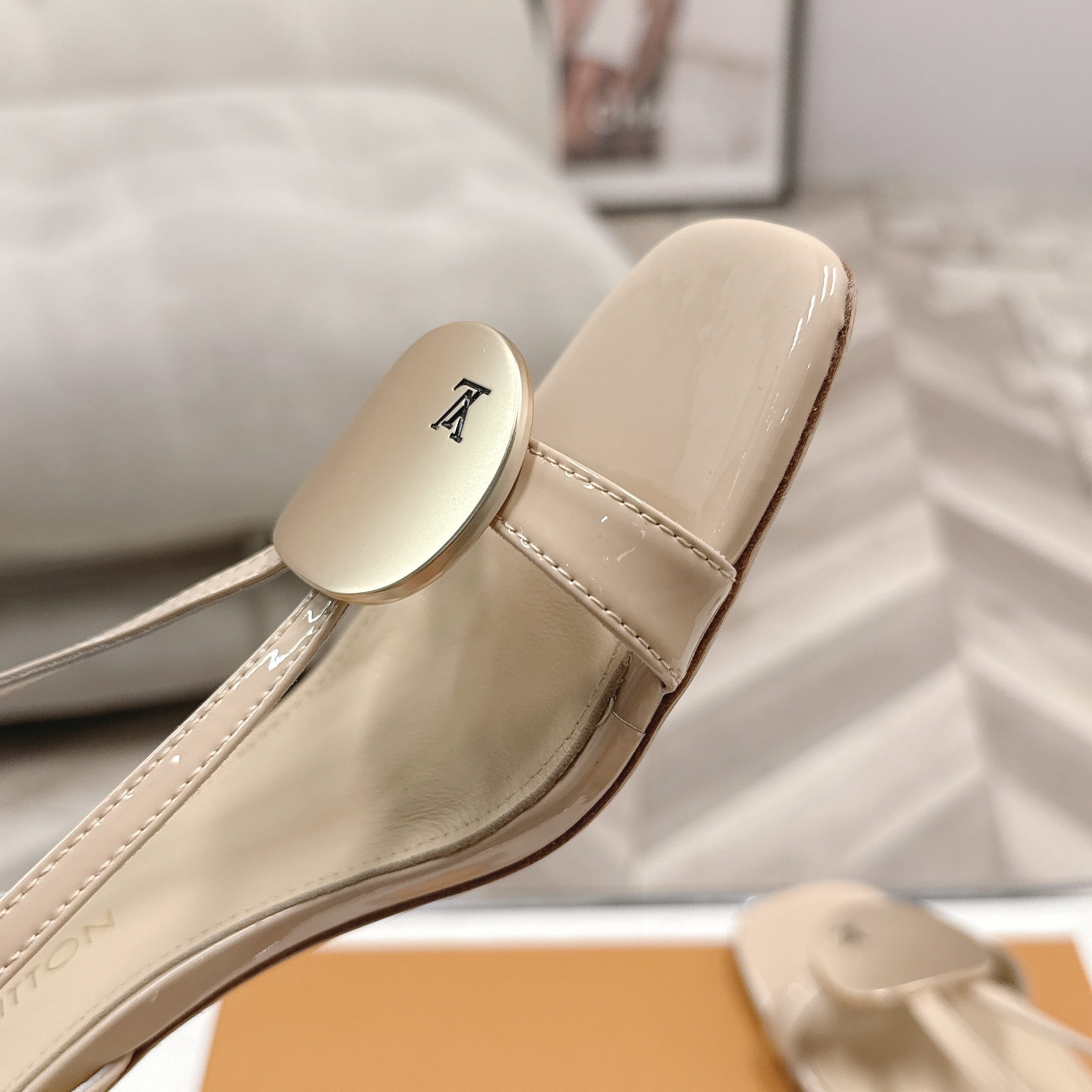 LOUIS VUITTON Sandals in Premium Leather with Molded Rubber Outsole