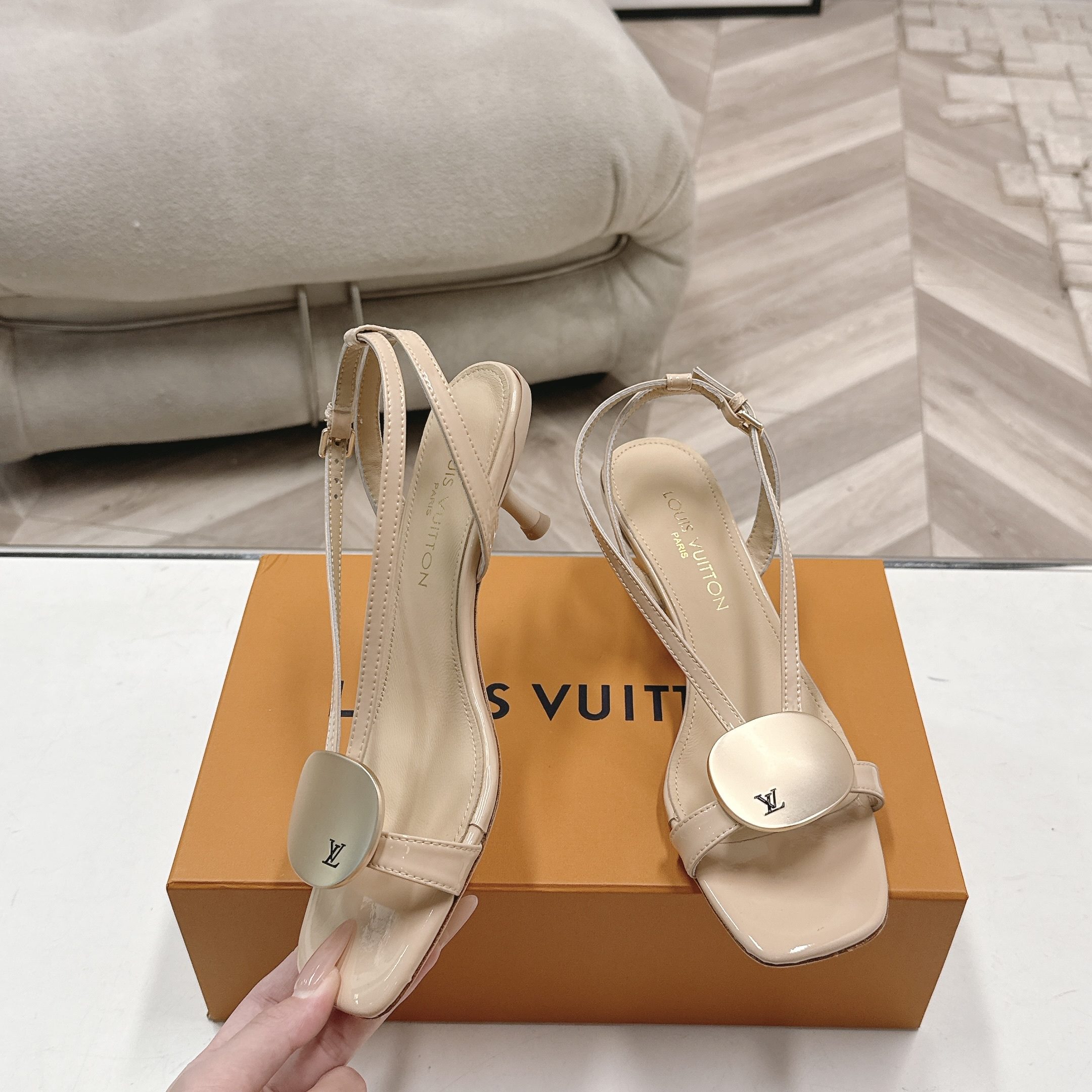 LOUIS VUITTON Sandals in Premium Leather with Molded Rubber Outsole