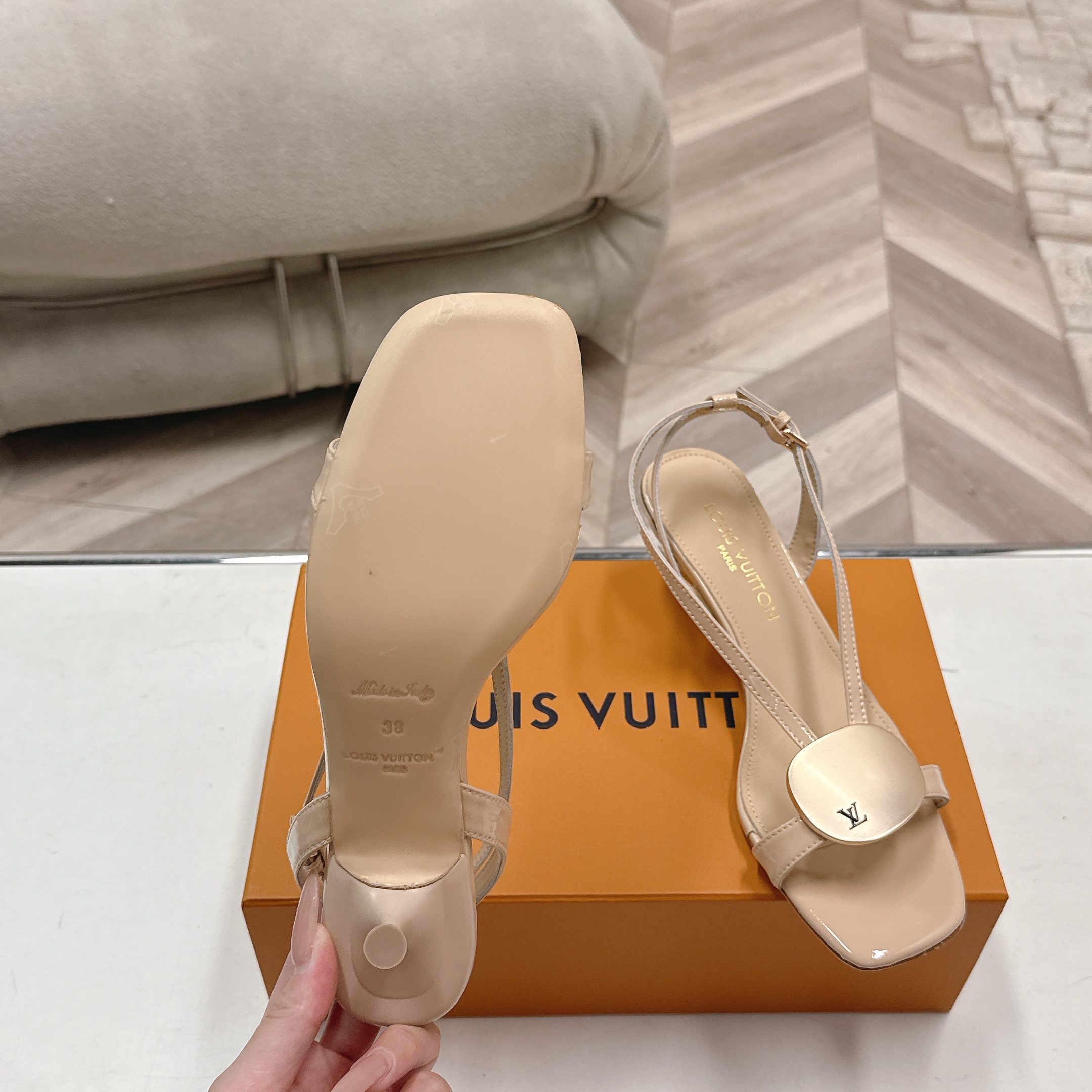 LOUIS VUITTON Sandals in Premium Leather with Molded Rubber Outsole