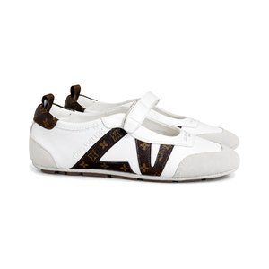 LOUIS VUITTON Sneakers in Premium Leather with Molded Rubber Outsole