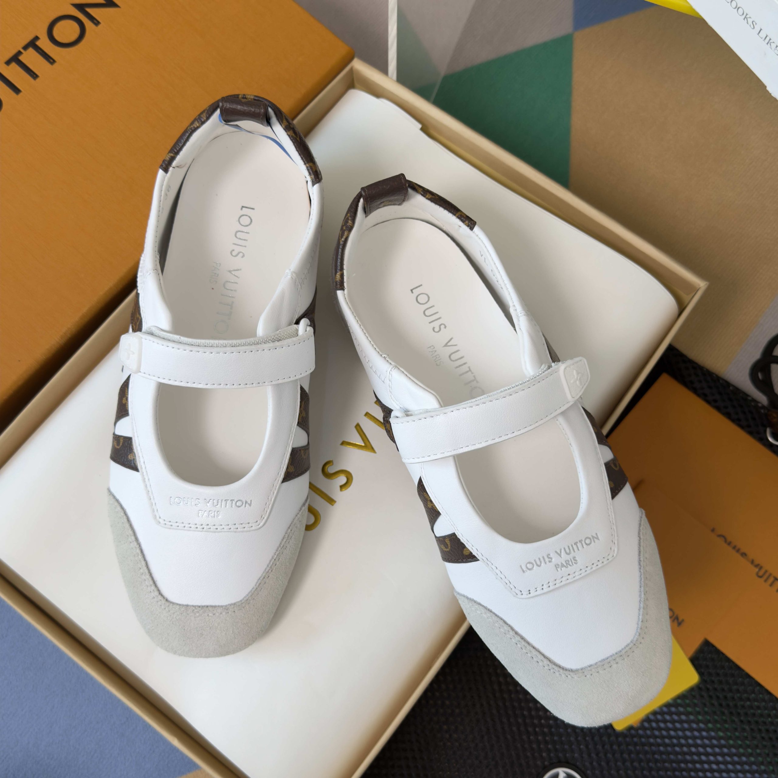 LOUIS VUITTON Sneakers in Premium Leather with Molded Rubber Outsole