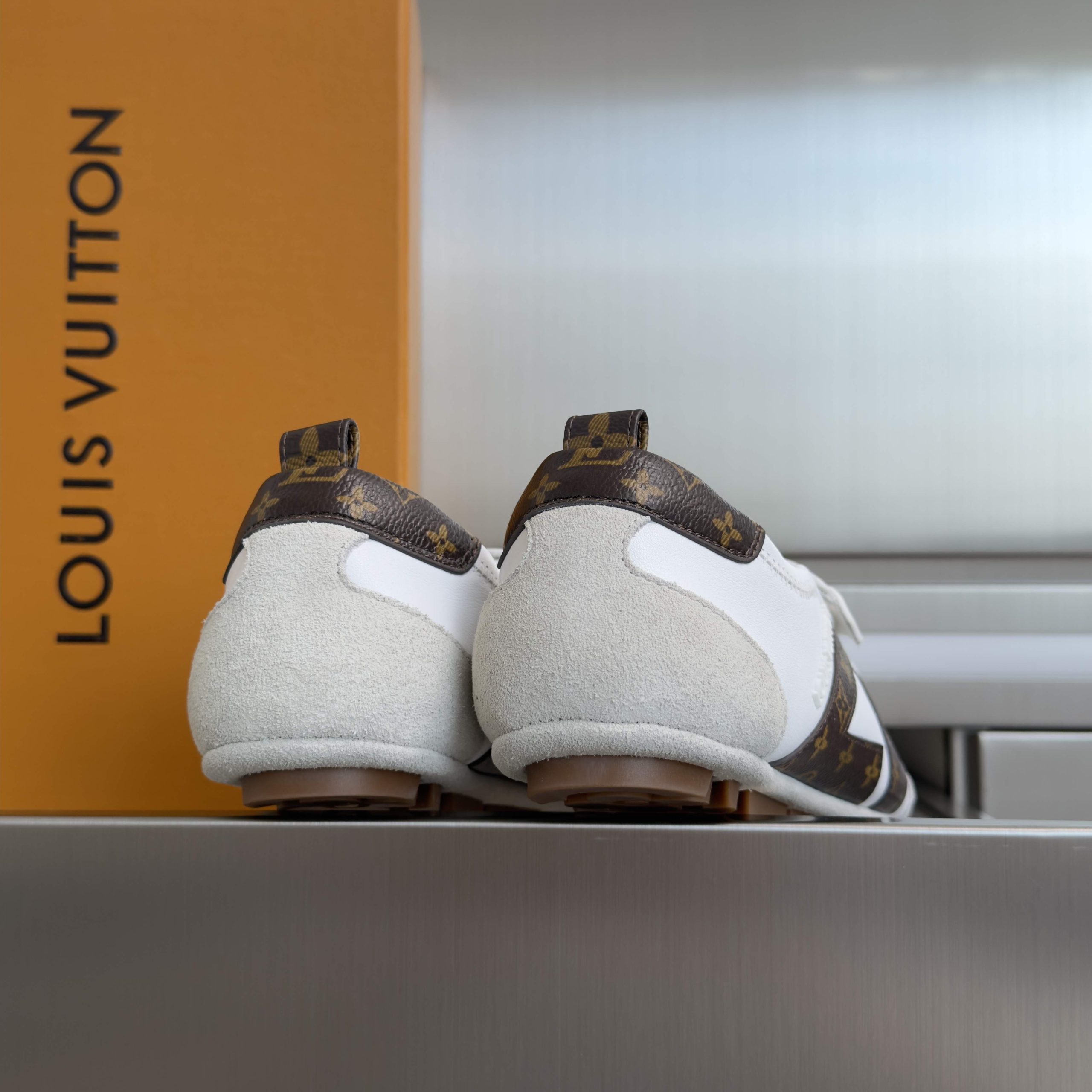 LOUIS VUITTON Sneakers in Premium Leather with Molded Rubber Outsole
