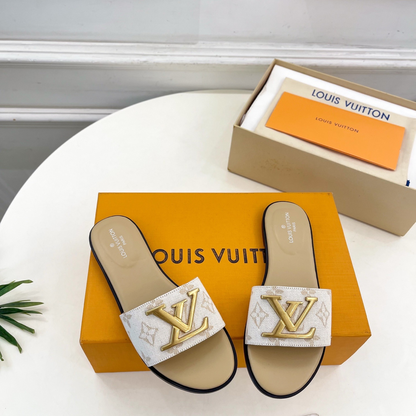 LOUIS VUITTON Sandals in Premium Leather with Molded Rubber Outsole