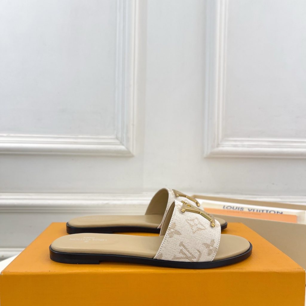 LOUIS VUITTON Sandals in Premium Leather with Molded Rubber Outsole