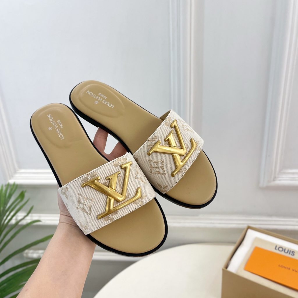 LOUIS VUITTON Sandals in Premium Leather with Molded Rubber Outsole