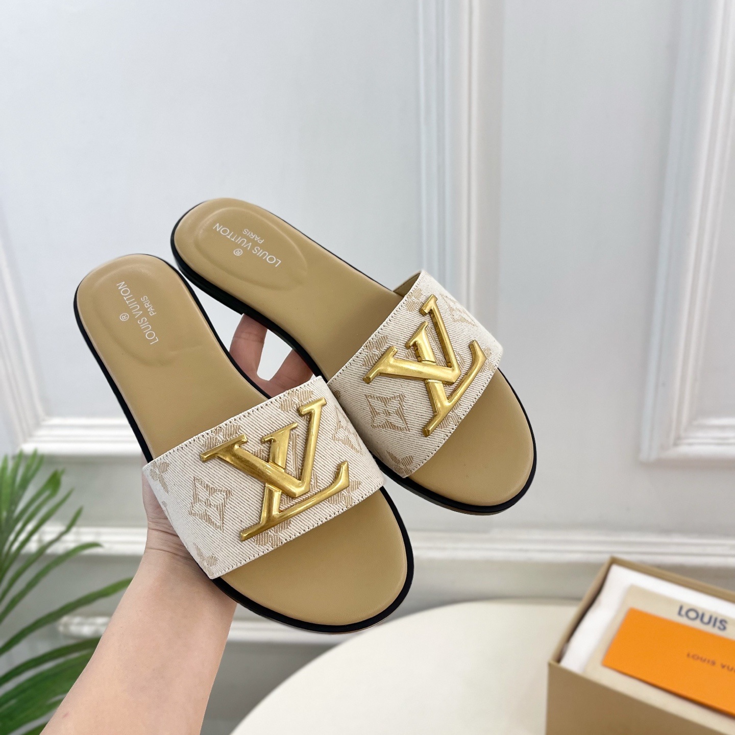 LOUIS VUITTON Sandals in Premium Leather with Molded Rubber Outsole
