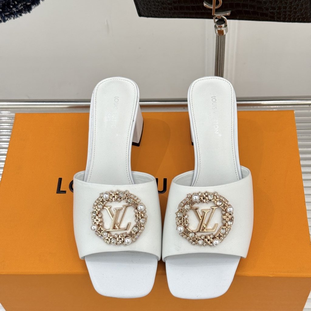 LOUIS VUITTON Slippers in Premium Leather with Molded Rubber Outsole