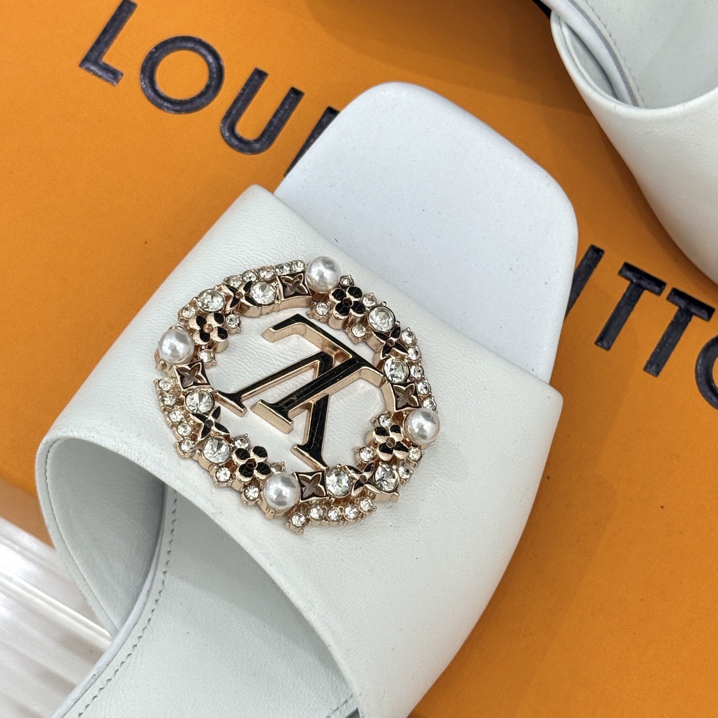 LOUIS VUITTON Slippers in Premium Leather with Molded Rubber Outsole