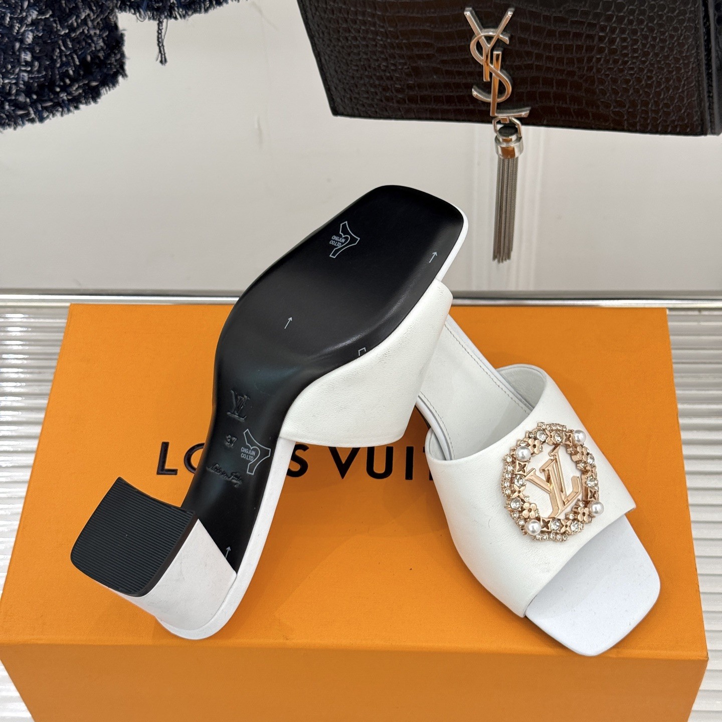 LOUIS VUITTON Slippers in Premium Leather with Molded Rubber Outsole