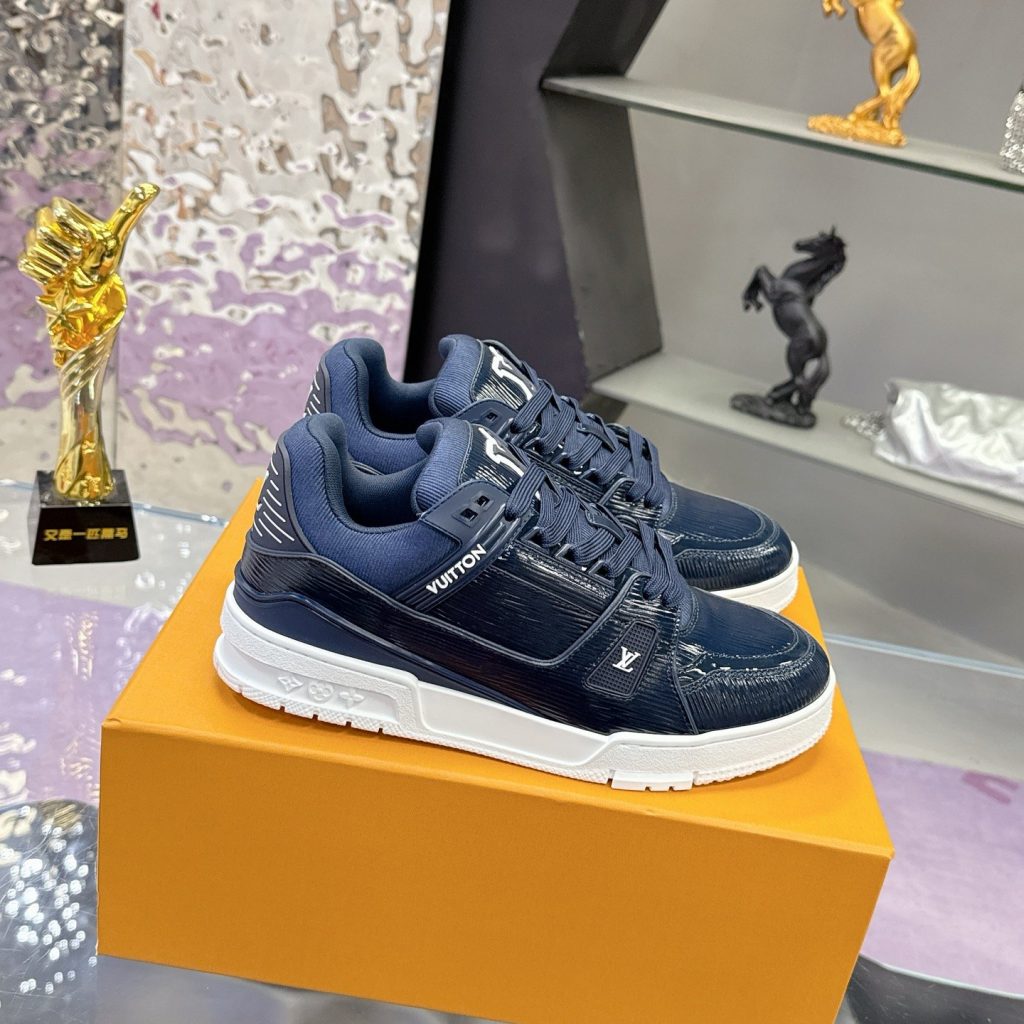 LOUIS VUITTON Sneakers in Premium Leather with Molded Rubber Outsole