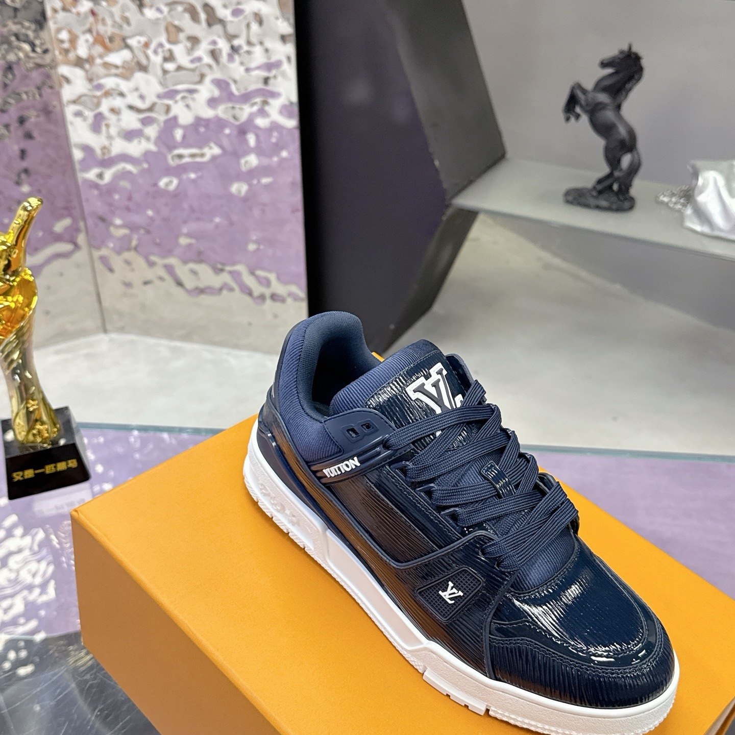 LOUIS VUITTON Sneakers in Premium Leather with Molded Rubber Outsole