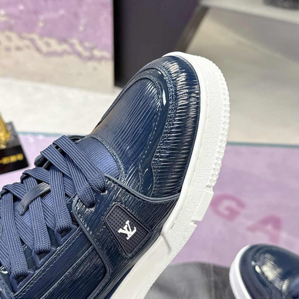 LOUIS VUITTON Sneakers in Premium Leather with Molded Rubber Outsole