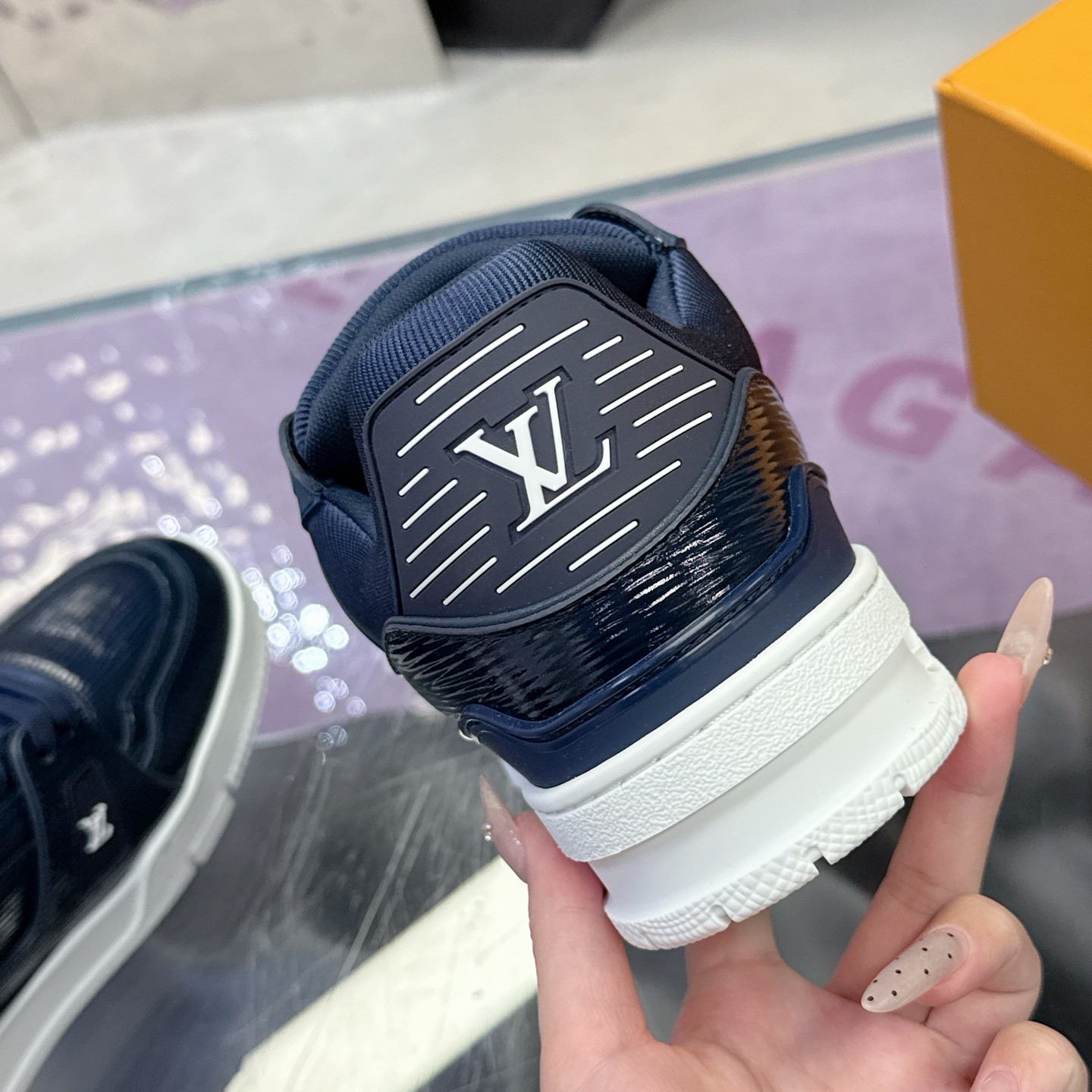 LOUIS VUITTON Sneakers in Premium Leather with Molded Rubber Outsole