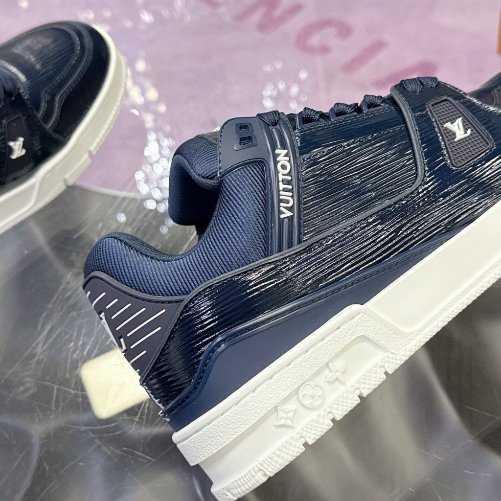 LOUIS VUITTON Sneakers in Premium Leather with Molded Rubber Outsole