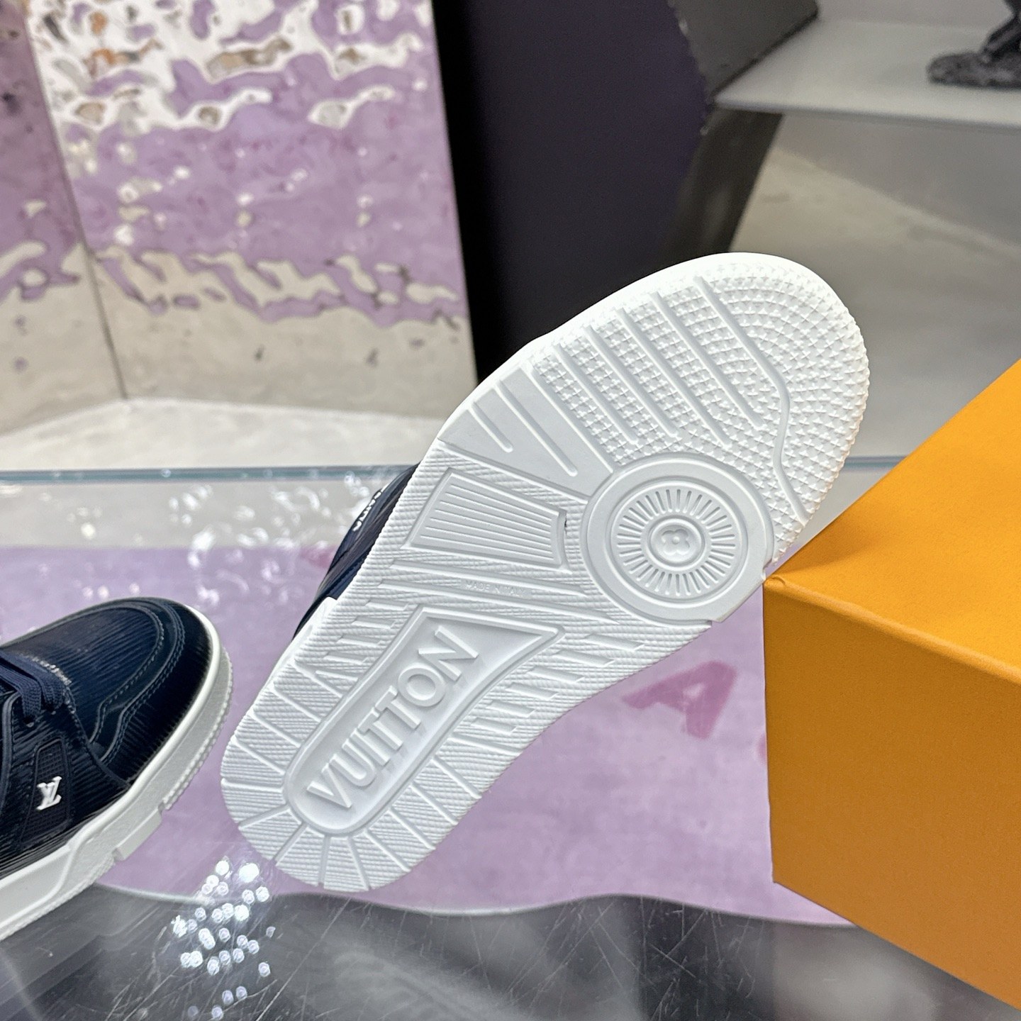 LOUIS VUITTON Sneakers in Premium Leather with Molded Rubber Outsole