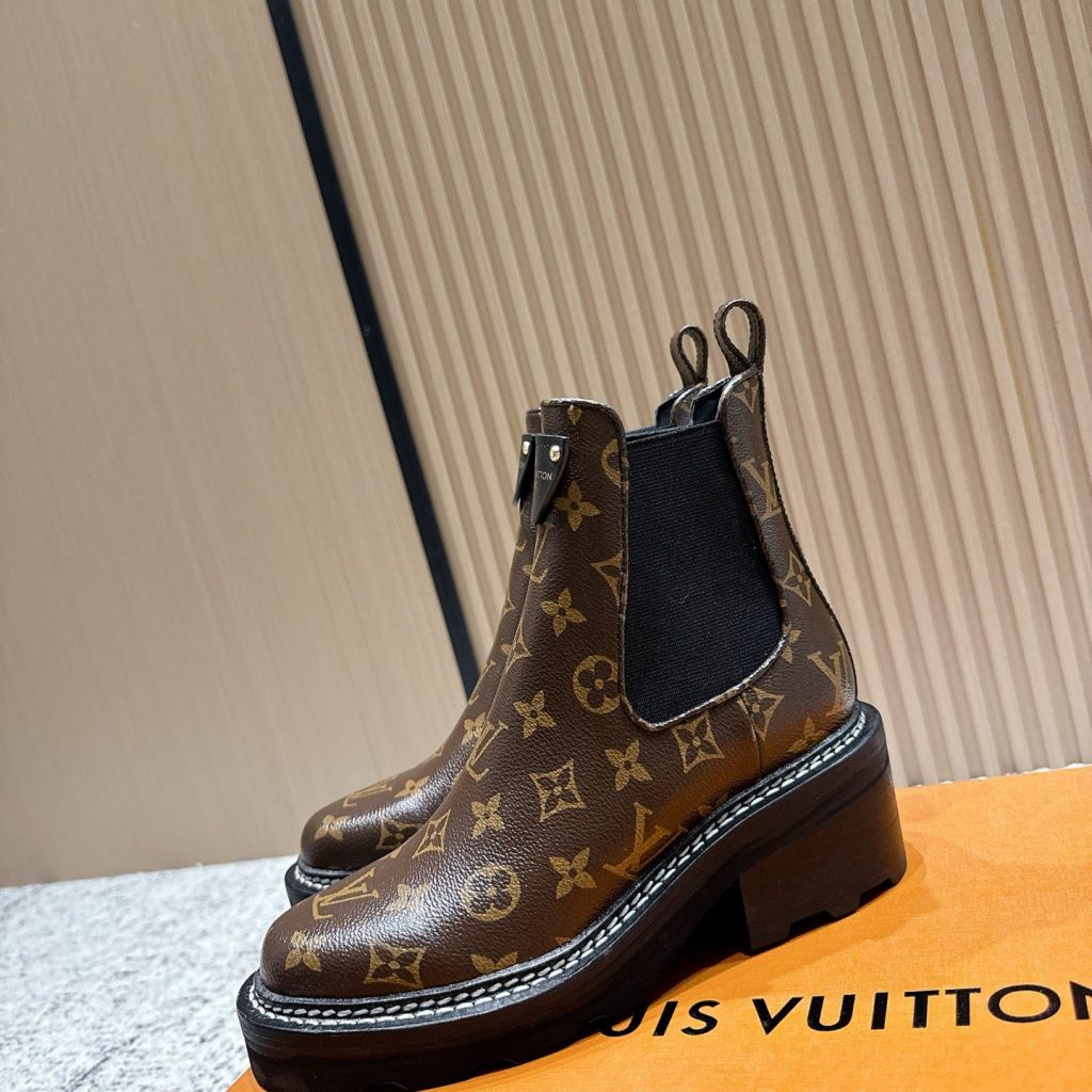 LOUIS VUITTON Boots in Premium Leather with Molded Rubber Outsole