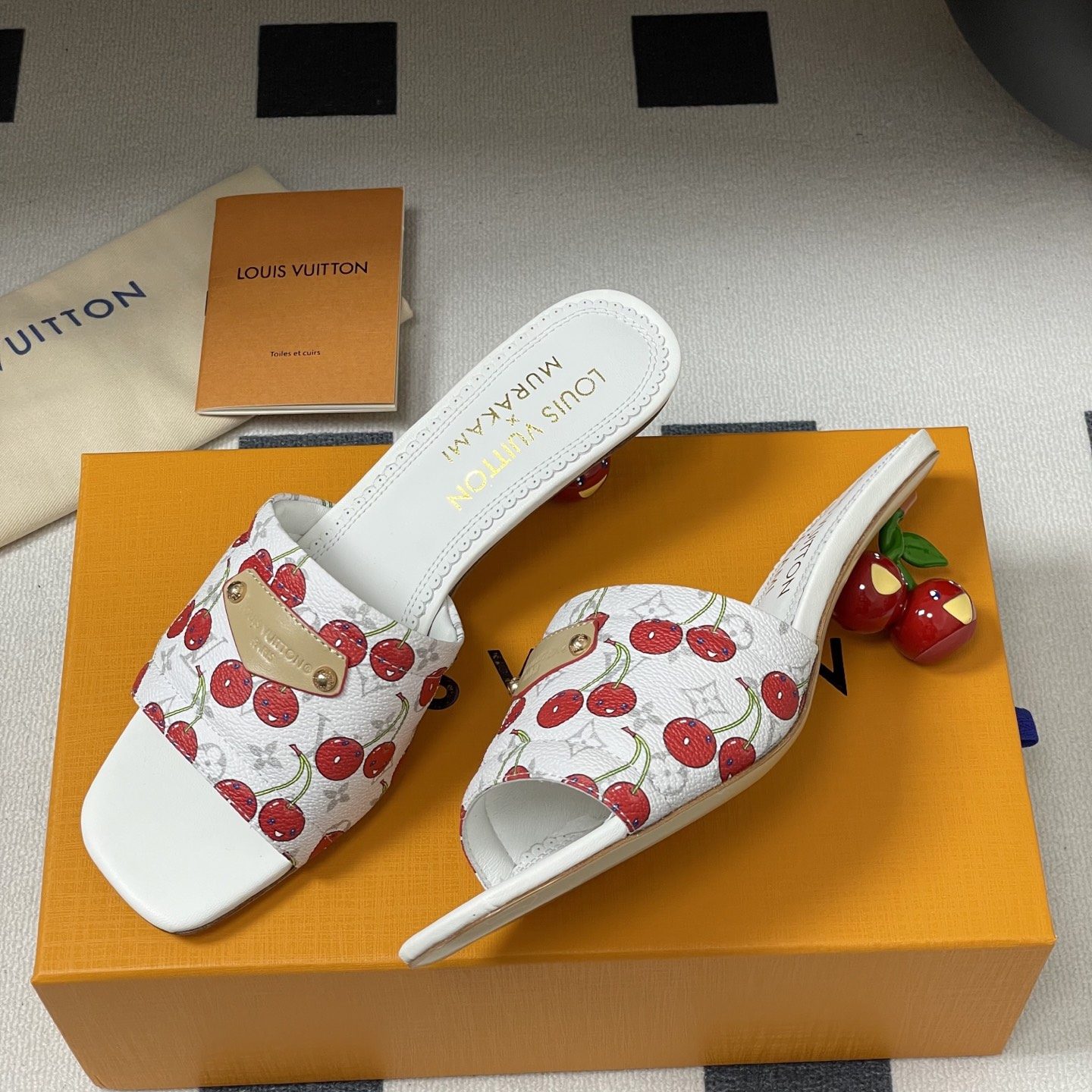 LOUIS VUITTON Sandals in Premium Leather with Molded Rubber Outsole