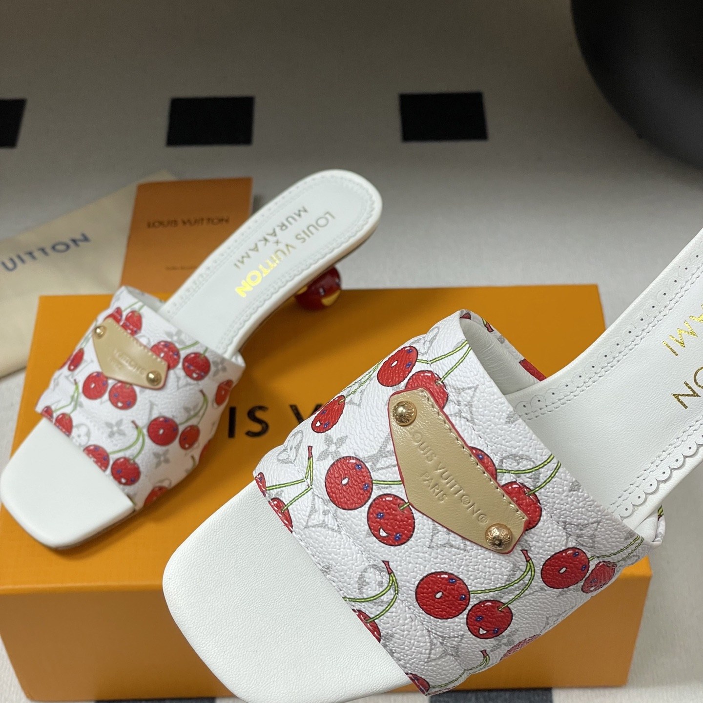 LOUIS VUITTON Sandals in Premium Leather with Molded Rubber Outsole