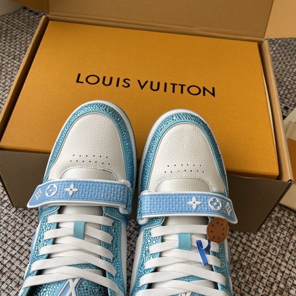 LOUIS VUITTON Sneakers in Premium Leather with Molded Rubber Outsole