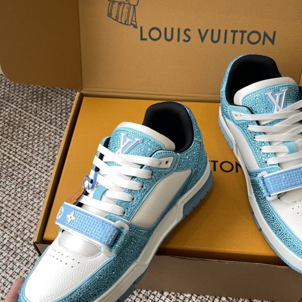 LOUIS VUITTON Sneakers in Premium Leather with Molded Rubber Outsole